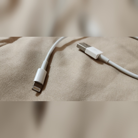 Apple iPad - Space Gray 6th Generation - Picture 10 of 10